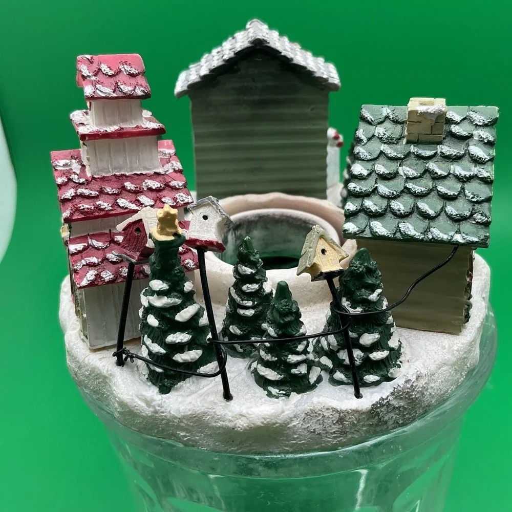 Vintage Yankee Candle, Kathy Hatch Christmas Village Resin‎ Candle Capper